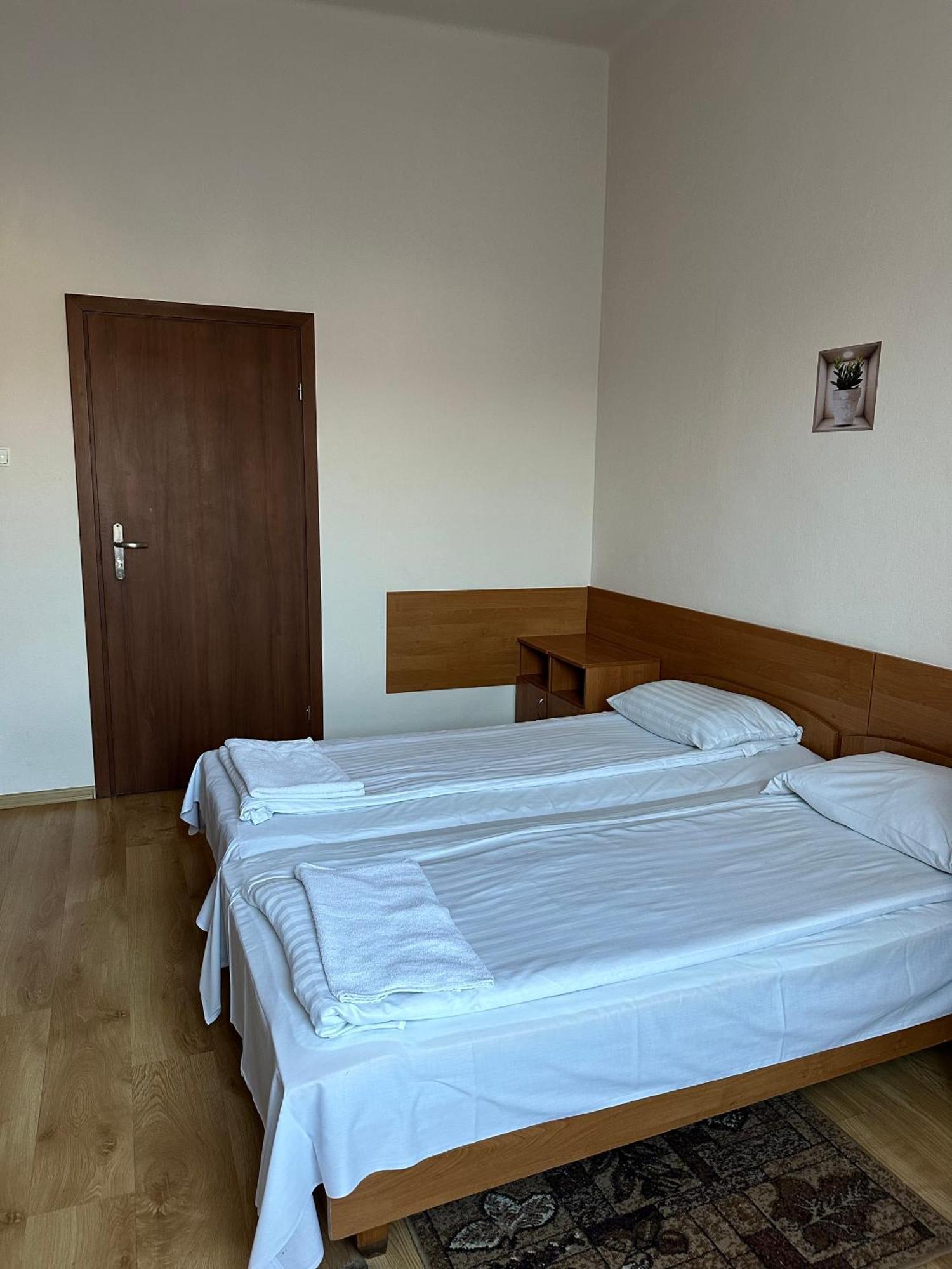 Hotel Haga 쳉스토호바 외부 사진