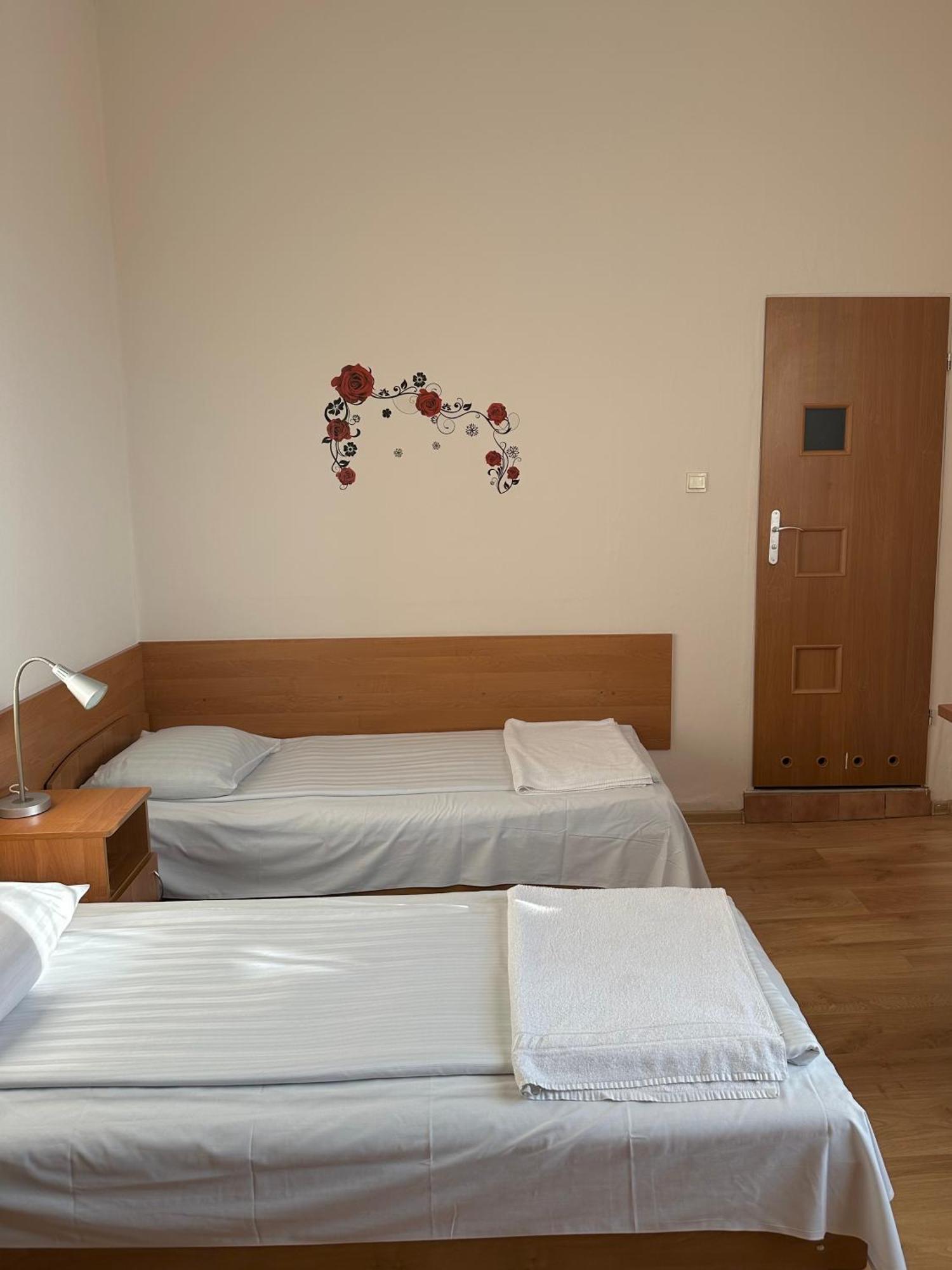 Hotel Haga 쳉스토호바 외부 사진