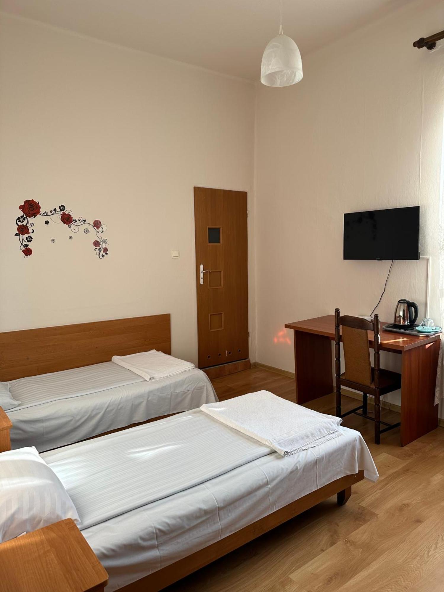 Hotel Haga 쳉스토호바 외부 사진