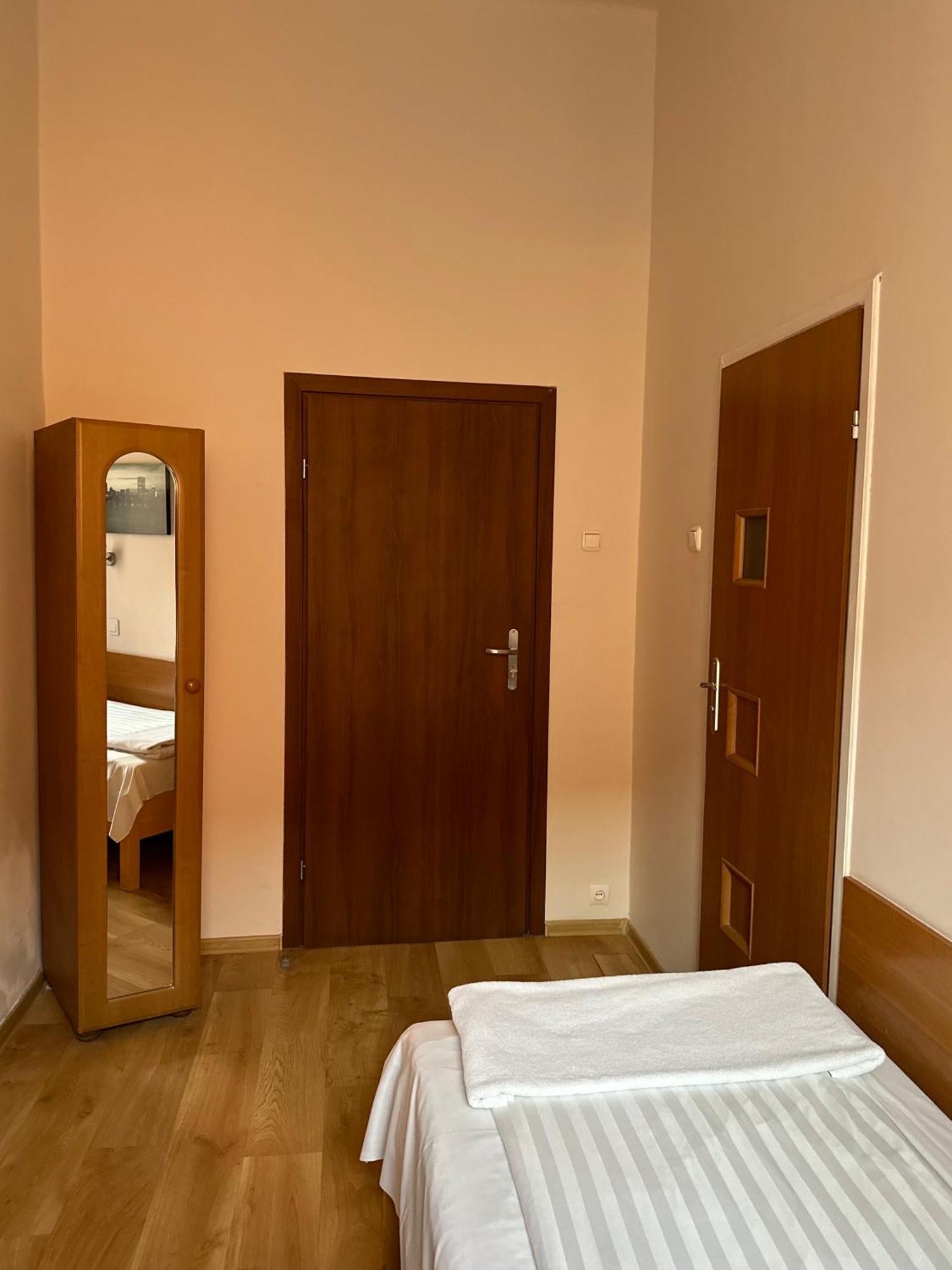 Hotel Haga 쳉스토호바 외부 사진
