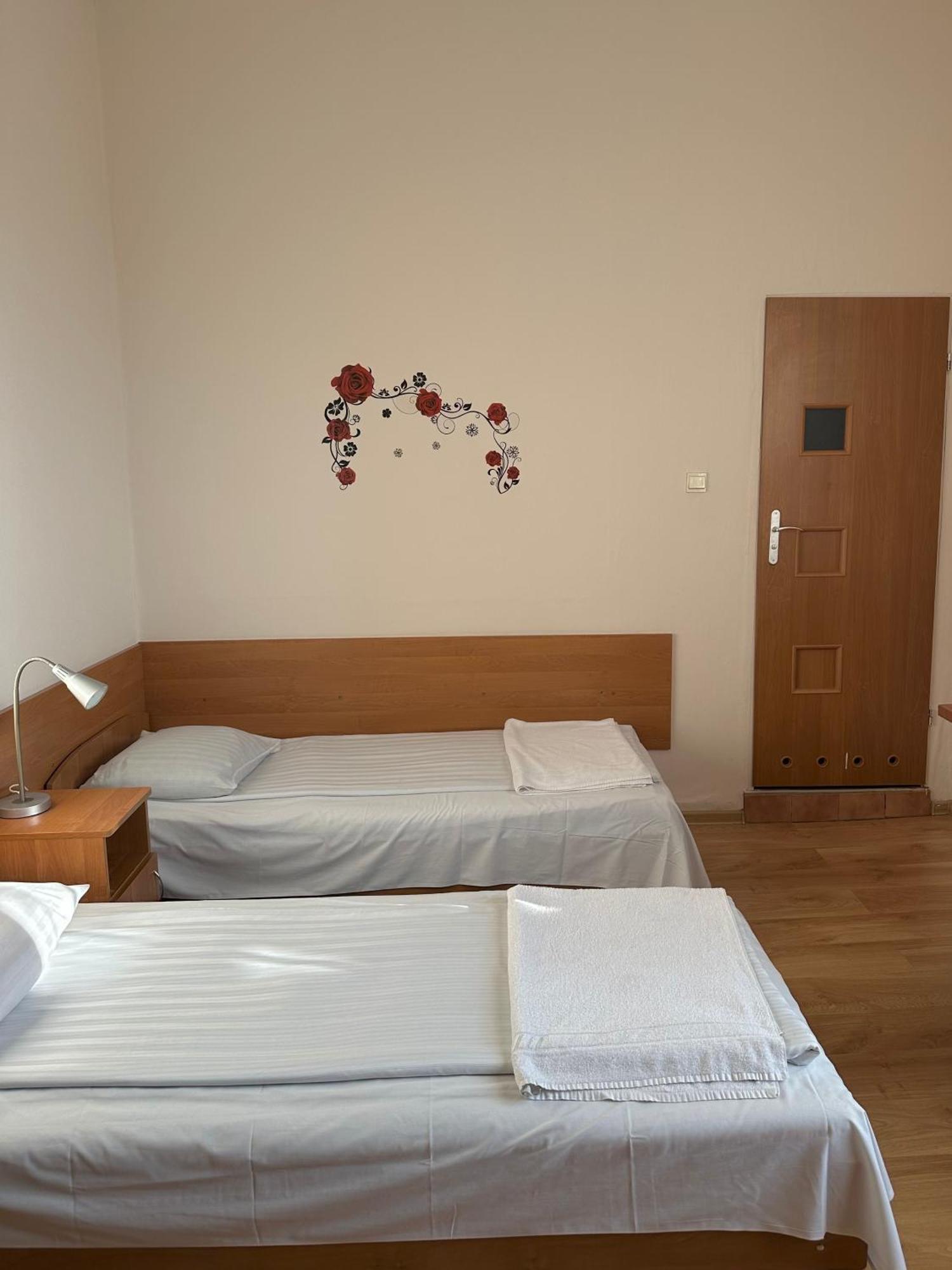 Hotel Haga 쳉스토호바 외부 사진